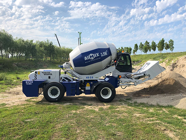 5 Key Factors That Affect the Self Loading Concrete Mixer Price