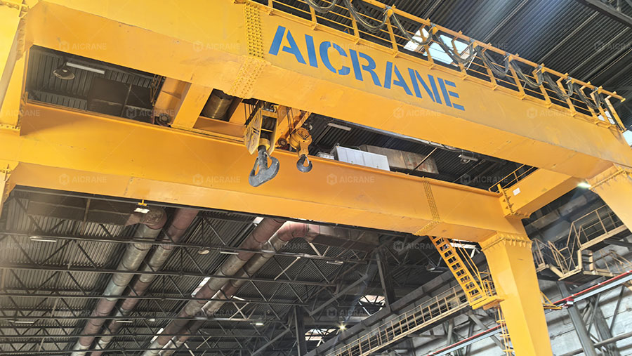gantry crane in workshop